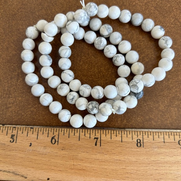 Howlite bracelets- stretchy set of 3 - great gift - Picture 4 of 4